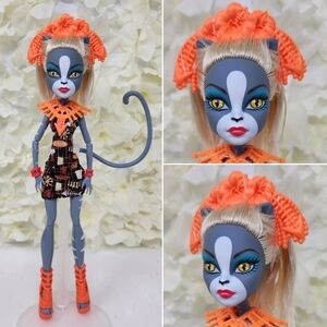 Mattel Monster High Doll Ghouls Getaway Meowlody Grey Cat Beautiful Neon
